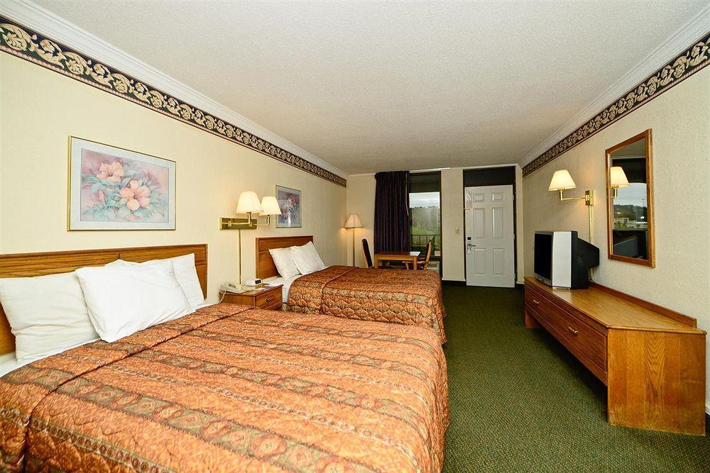 Americas Best Value Inn - Somerset Exterior photo